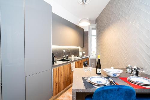Vatican Boutique RHome