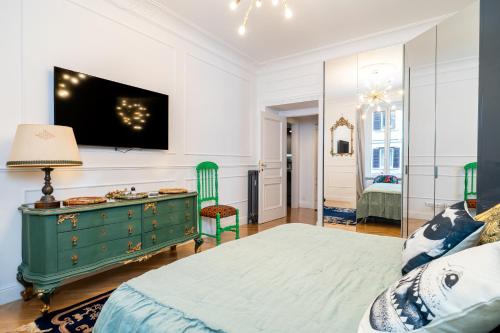 Vatican Boutique RHome