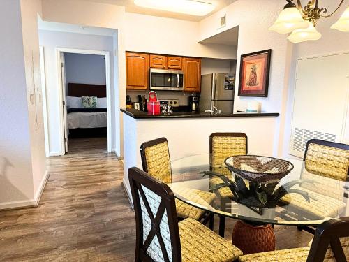 a dining room and kitchen with a table and chairs at Pirate Ship Resort Condo in Orlando