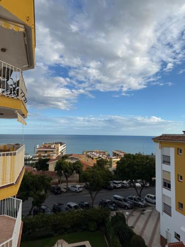 Modern 2 Bedroom Apartment with sea views