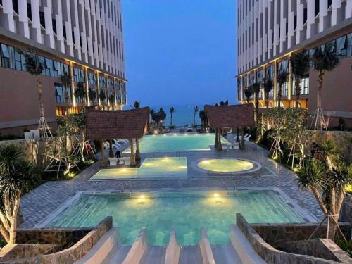 a swimming pool in the middle of a building at Apec Mandala Romantic Mui Ne in Ấp Thiẹn Ái