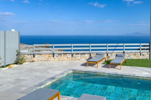 Bazén v ubytování Gianna's Panoramic Seaview Twin Villas with pools nebo v jeho okolí