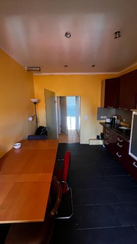 Kuchyň nebo kuchyňský kout v ubytování Zimmer in Kaiserslautern