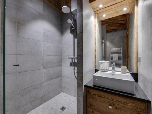a bathroom with a sink and a shower at Arc 1950: Apt 10 pers, 4 ch, ski pieds, wellness, wifi - FR-1-686-44 in Arc 1950