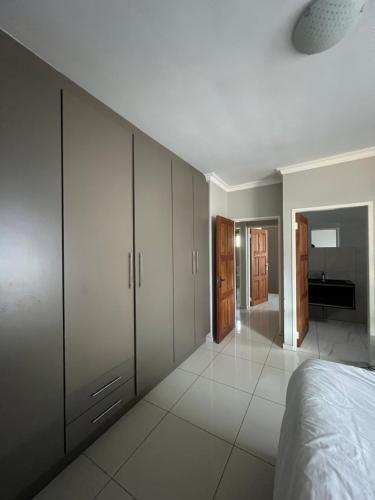 Ένα ή περισσότερα κρεβάτια σε δωμάτιο στο Peaceful home