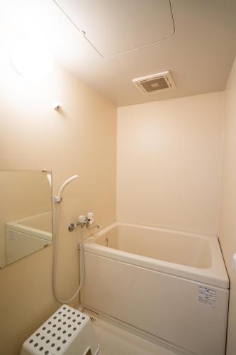 a bathroom with a bath tub and a shower at 久HISASHI九号店新Open千種駅徒歩3分新栄駅5分 in Chikusachō