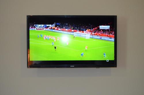 TV a/nebo společenská místnost v ubytování Q Bintang Hotel