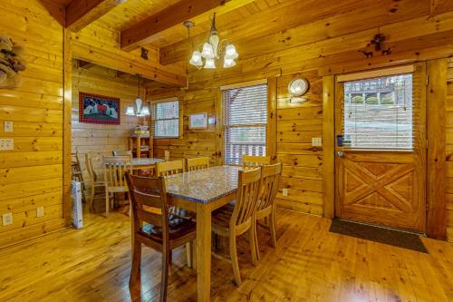 Φωτογραφία από το άλμπουμ του Mountain Escape σε Dupont Springs