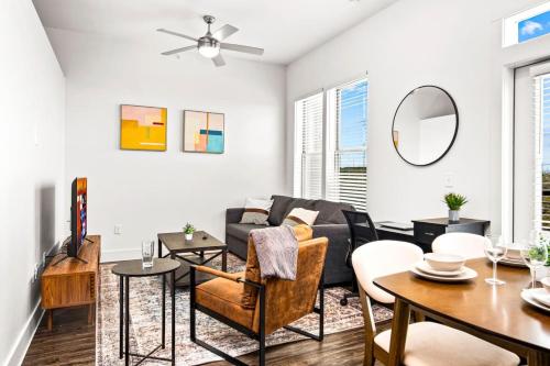 Φωτογραφία από το άλμπουμ του Luxurious New Unit 1Bd1Ba Pool, Golf Sim στο Ώστιν