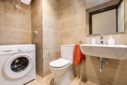 Un baño de Beautiful Modern Central 2br Apt
