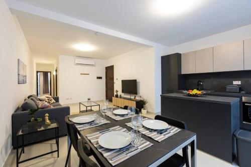 Una cocina o cocineta en Beautiful Modern Central 2br Apt