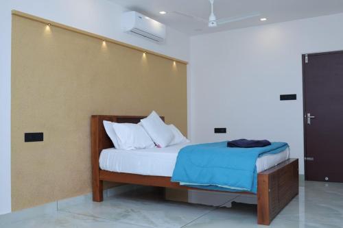 Giường trong phòng chung tại Sulu Villa - Homestay Varkala