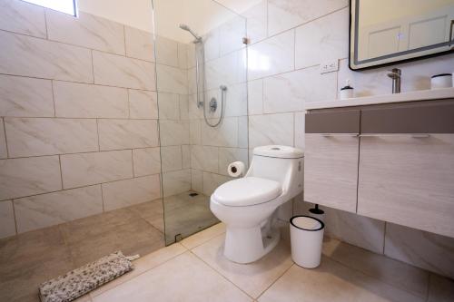 Ένα μπάνιο στο Apartamento para Nómadas Digitales en Bahía Ballena - Uvita
