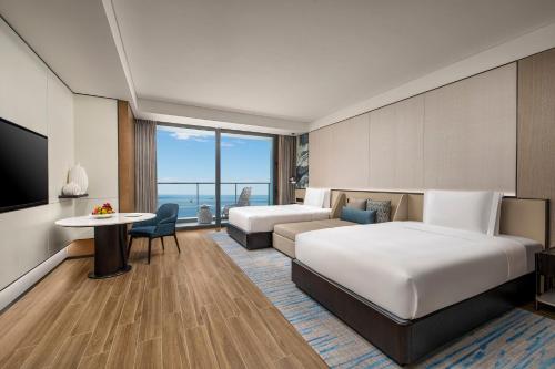 Postel nebo postele na pokoji v ubytování Crowne Plaza Sanya Yazhou Bay by IHG