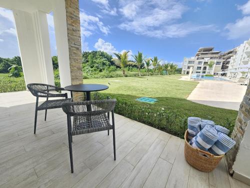 Relaxing 2BDR Condo Overlooking Hard Rock Golf