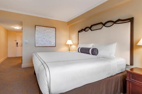 Omni Shoreham Hotel Image