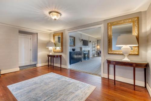 a living room with a table and a mirror at Omni Shoreham Hotel in Washington