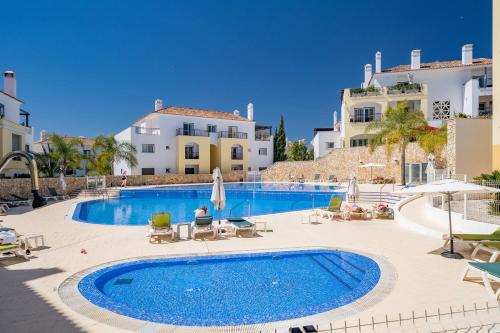 Modern and Spacious Holiday Apartment, Cabanas