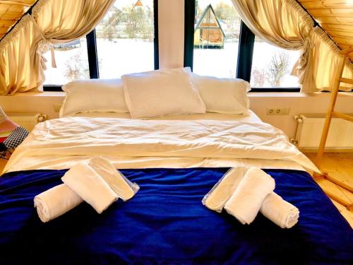 Ein Bett oder Betten in einem Zimmer der Unterkunft Borjomi inn Cottages