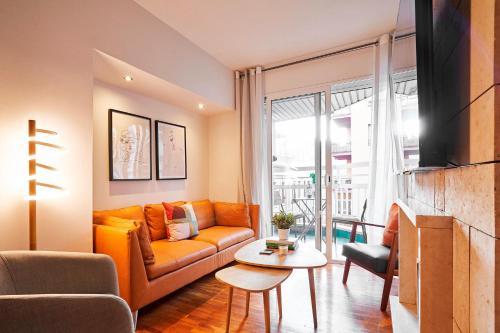 Love Local Life Near Sagrada Familia by MyRentalHost