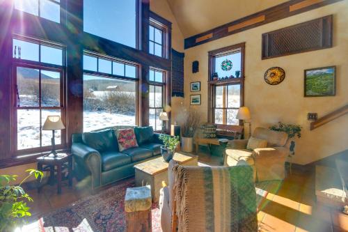 Χώρος καθιστικού στο Solar-Powered Home with Mtn Views 33 Mi to Telluride