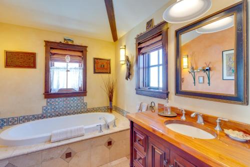 Ένα μπάνιο στο Solar-Powered Home with Mtn Views 33 Mi to Telluride