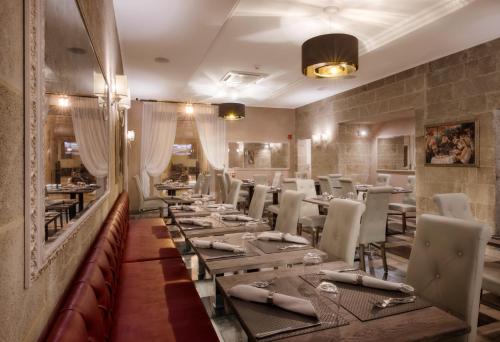 a restaurant with tables and chairs in a room at Le Club Boutique Hotel in Lecce