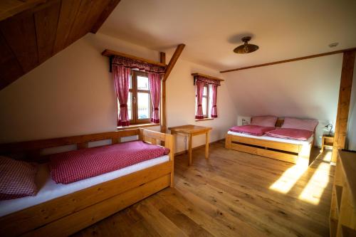Postel nebo postele na pokoji v ubytování Chalupa Loveč
