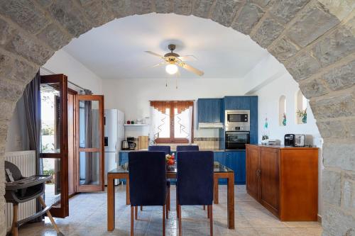 Köök või kööginurk majutusasutuses Villa Delfi with private pool