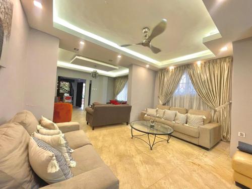 Afbeelding uit fotogalerij van Pearly One Bedroom - Spintex in Ajiringano