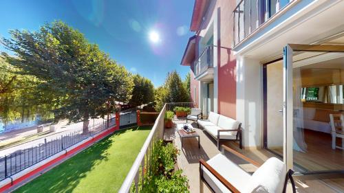 Balkón alebo terasa v ubytovaní Apartaments Boutique la Torreta del Llac