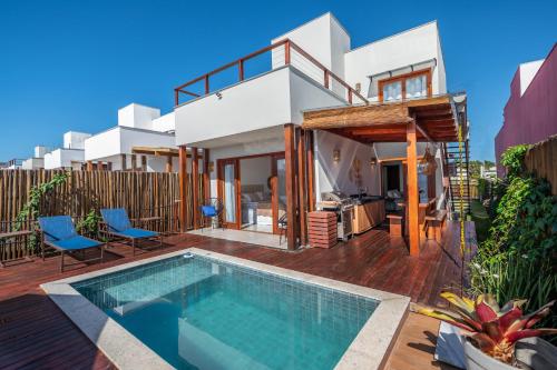 a villa with a swimming pool in front of a house at Bahia Soul - Casa Cali - Barra Grande - Península de Maraú in Barra Grande