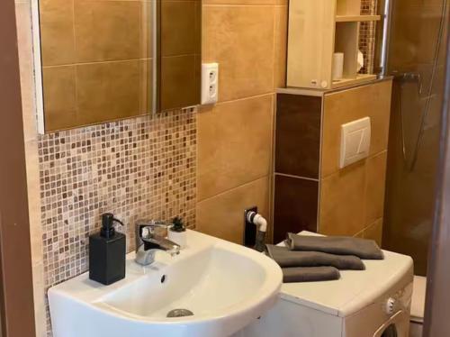 A bathroom at ADM Spacious Apartment in City Center - WIFI, Coffee, AC