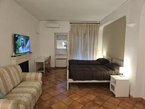 Et tv og/eller underholdning på Nannare' luxe home