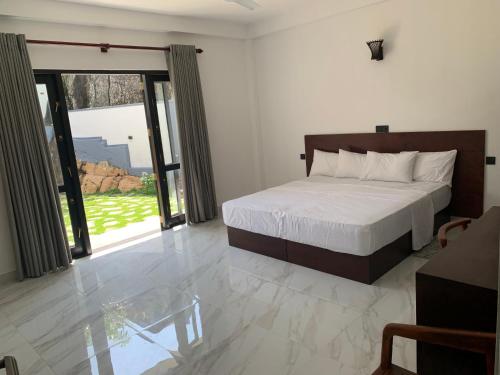 Ένα ή περισσότερα κρεβάτια σε δωμάτιο στο Serene Villa