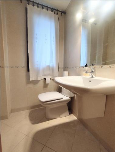 Bilik mandi di Check-in casas Casa Arguis