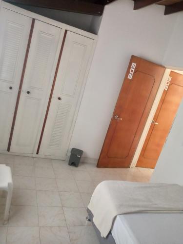 Bilik mandi di Road Living Home