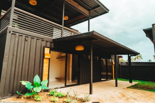a modern house with a black roof at Wao Beach Venao in Playa Venao