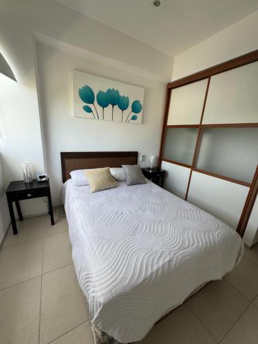 Postel nebo postele na pokoji v ubytování Sky condo tziara M6B panoramic view