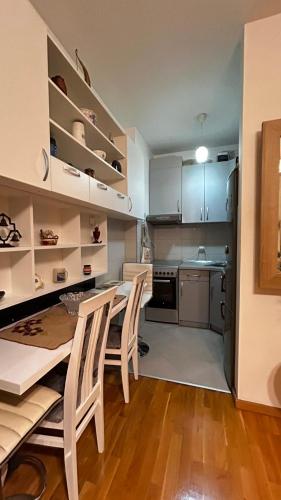 ครัวหรือมุมครัวของ Sunrise apartment