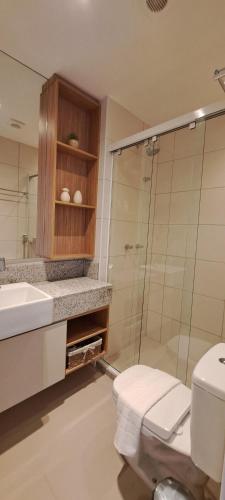 a bathroom with a toilet and a sink and a shower at Parque do Cais - Flats Premium no Recife por Yolo in Recife