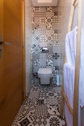 Ένα μπάνιο στο Villa 5 Suites Moderne