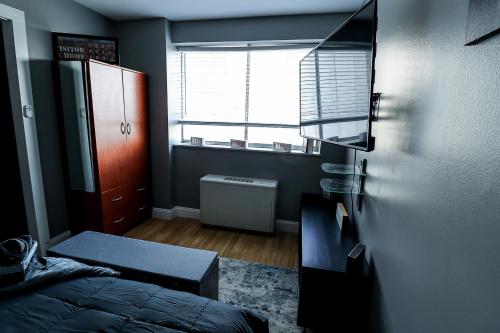 a bedroom with a bed and a window at Highrise DTWN 3 Bed Condo w King Bed in Atlanta