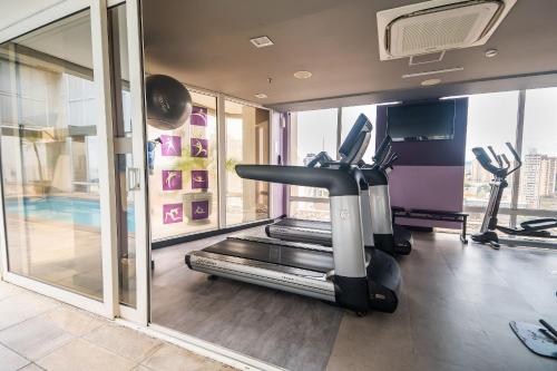 Fitness centrum a/nebo fitness zařízení v ubytování Xtay Guarulhos Aeroporto - Aconchegante e a 16min do Aeroporto