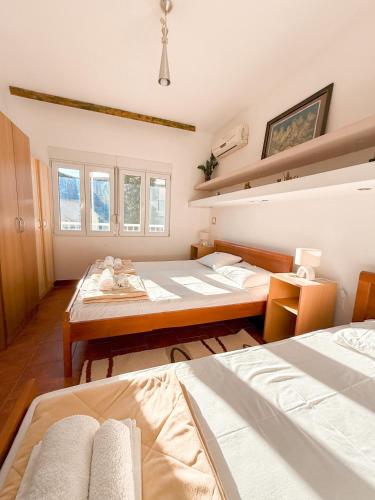 Postel nebo postele na pokoji v ubytování Ilijada Center