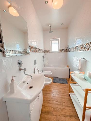 Koupelna v ubytování Ilijada Center