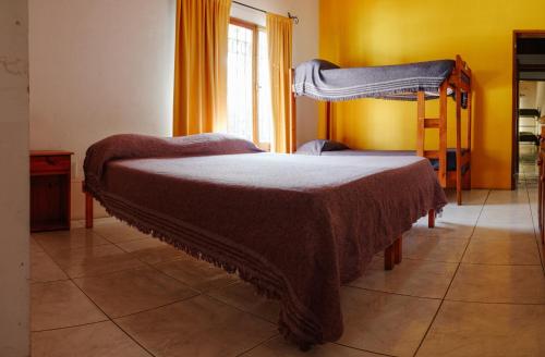 a bedroom with a bunk bed and a window at SIGRUM Hostel in San Rafael