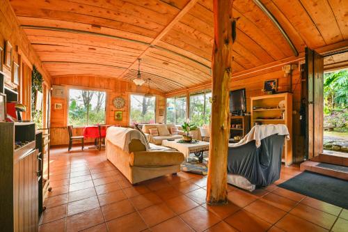 Postel nebo postele na pokoji v ubytování Blue Morpho Lodge