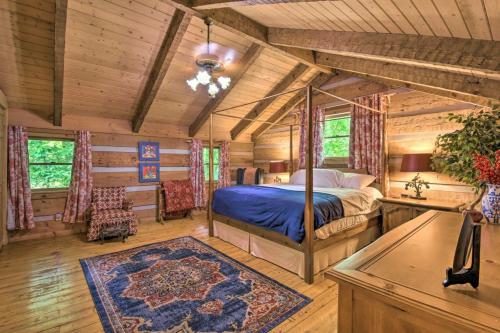 Postel nebo postele na pokoji v ubytování Treehouse Retreat