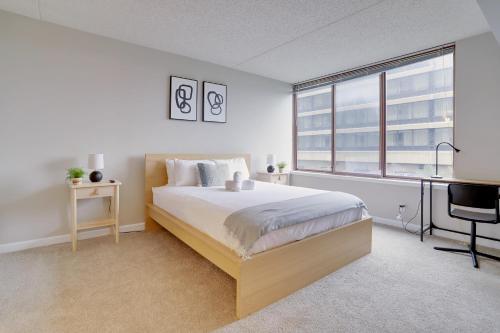 Postel nebo postele na pokoji v ubytování Live the Arlington Exp in a Comfy and Stylish Apt